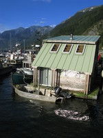 20080419180307_boat_house