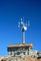 060924152320_weather_station_at_the_peak